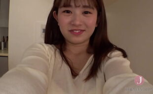 She ejaculates a lot in the face! & private sex video of a quiet, low-set man who is happy to give a cleaning blowjob!